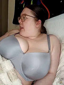 Snapshot of Sexycurvyemilyy chatting on March 5, 2026, 9:22 pm Sexycurvyemilyy online show from March 5, 2026, 9:22 pm