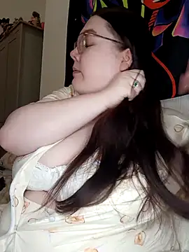 Snapshot of Sexycurvyemilyy chatting on March 15, 2026, 9:10 pm Sexycurvyemilyy online show from March 15, 2026, 9:10 pm