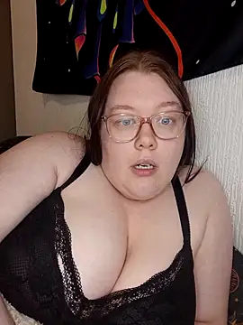 Snapshot of Sexycurvyemilyy chatting on April 1, 2026, 9:12 pm Sexycurvyemilyy online show from April 1, 2026, 9:12 pm