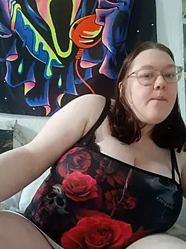 Snapshot of Sexycurvyemilyy chatting on April 9, 2026, 2:00 pm Sexycurvyemilyy online show from April 9, 2026, 2:00 pm