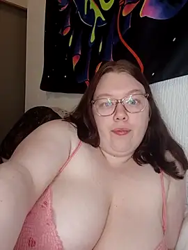 Snapshot of Sexycurvyemilyy chatting on April 14, 2026, 8:15 pm Sexycurvyemilyy online show from April 14, 2026, 8:15 pm