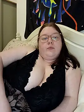 Snapshot of Sexycurvyemilyy chatting on April 16, 2026, 9:39 pm Sexycurvyemilyy online show from April 16, 2026, 9:39 pm