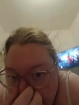 Sexycurvyemilyy online show from August 1, 2026, 9:46 pm