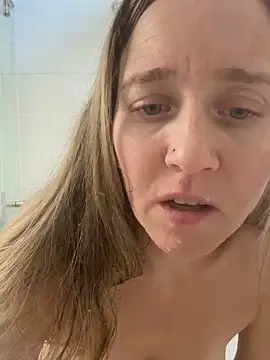 SkyelarSommer online show from November 7, 2025, 5:13 pm