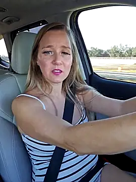 SkyelarSommer online show from November 10, 2025, 2:49 pm