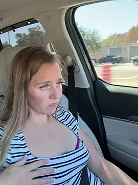 Snapshot of SkyelarSommer chatting on January 6, 2026, 5:38 pm SkyelarSommer online show from January 6, 2026, 5:38 pm