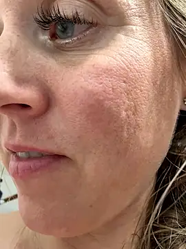 Snapshot of SkyelarSommer chatting on January 9, 2026, 4:15 am SkyelarSommer online show from January 9, 2026, 4:15 am