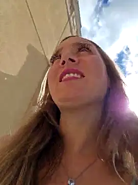 Snapshot of SkyelarSommer chatting on January 9, 2026, 4:32 pm SkyelarSommer online show from January 9, 2026, 4:32 pm