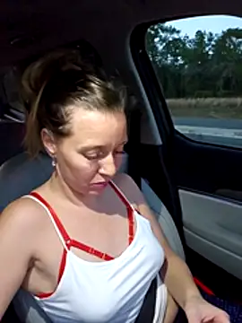 Snapshot of SkyelarSommer chatting on January 11, 2026, 10:59 pm SkyelarSommer online show from January 11, 2026, 10:59 pm