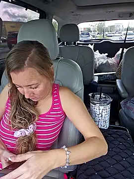 Snapshot of SkyelarSommer chatting on January 15, 2026, 4:22 pm SkyelarSommer online show from January 15, 2026, 4:22 pm