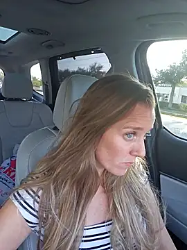 Snapshot of SkyelarSommer chatting on January 17, 2026, 9:51 pm SkyelarSommer online show from January 17, 2026, 9:51 pm