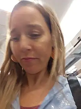 Snapshot of SkyelarSommer chatting on January 19, 2026, 4:11 pm SkyelarSommer online show from January 19, 2026, 4:11 pm