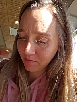 Snapshot of SkyelarSommer chatting on February 3, 2026, 2:44 pm SkyelarSommer online show from February 3, 2026, 2:44 pm