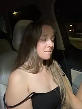 Snapshot of SkyelarSommer chatting on February 5, 2026, 11:53 pm SkyelarSommer online show from February 5, 2026, 11:53 pm