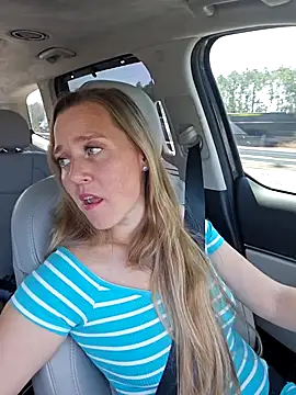 Snapshot of SkyelarSommer chatting on February 25, 2026, 5:33 pm SkyelarSommer online show from February 25, 2026, 5:33 pm