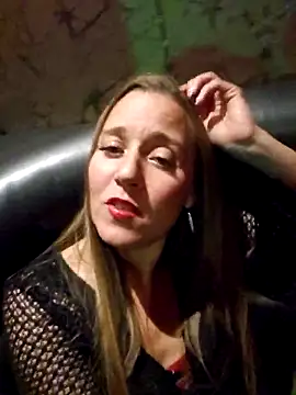 Snapshot of SkyelarSommer chatting on February 26, 2026, 5:39 am SkyelarSommer online show from February 26, 2026, 5:39 am