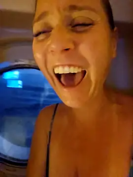 Snapshot of SkyelarSommer chatting on February 27, 2026, 11:38 pm SkyelarSommer online show from February 27, 2026, 11:38 pm