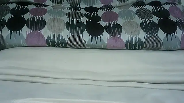 Snapshot of SladkiYA chatting on November 19, 2025, 2:55 am SladkiYA online show from November 19, 2025, 2:55 am