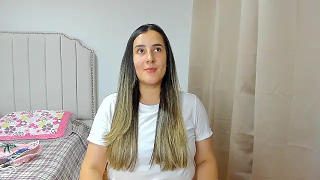 Snapshot of Hanna86 chatting on November 18, 2025, 8:46 pm Hanna86 online show from November 18, 2025, 8:46 pm