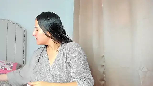 Snapshot of Hanna86 chatting on November 20, 2025, 5:23 pm Hanna86 online show from November 20, 2025, 5:23 pm