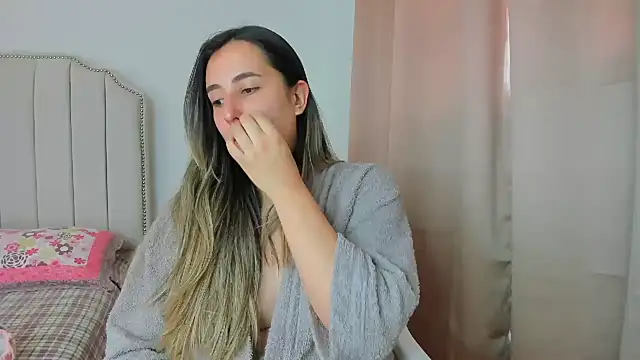 Snapshot of Hanna86 chatting on November 21, 2025, 5:00 pm Hanna86 online show from November 21, 2025, 5:00 pm