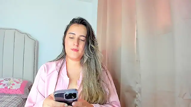 Snapshot of Hanna86 chatting on November 24, 2025, 7:02 pm Hanna86 online show from November 24, 2025, 7:02 pm