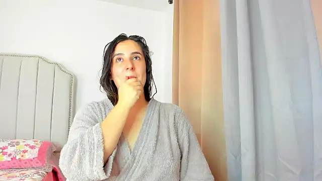 Snapshot of Hanna86 chatting on February 15, 2026, 4:58 pm Hanna86 online show from February 15, 2026, 4:58 pm