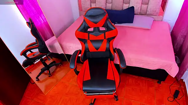 Snapshot of Rick_n_Summer chatting on November 18, 2025, 12:42 pm Rick n Summer online show from November 18, 2025, 12:42 pm