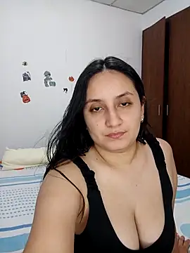 Snapshot of Angeelus2 chatting on February 5, 2026, 4:55 pm Angeelus2 online show from February 5, 2026, 4:55 pm