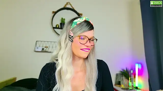 Snapshot of Kittychatte chatting on December 3, 2024, 8:28 pm Kittychatte online show from December 3, 2024, 8:28 pm