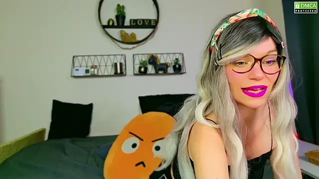 Snapshot of Kittychatte chatting on December 5, 2024, 8:22 pm Kittychatte online show from December 5, 2024, 8:22 pm