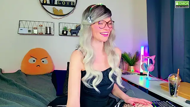 Snapshot of Kittychatte chatting on January 22, 2025, 8:38 pm Kittychatte online show from January 22, 2025, 8:38 pm