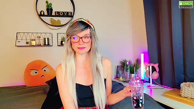 Snapshot of Kittychatte chatting on January 28, 2025, 8:15 pm Kittychatte online show from January 28, 2025, 8:15 pm