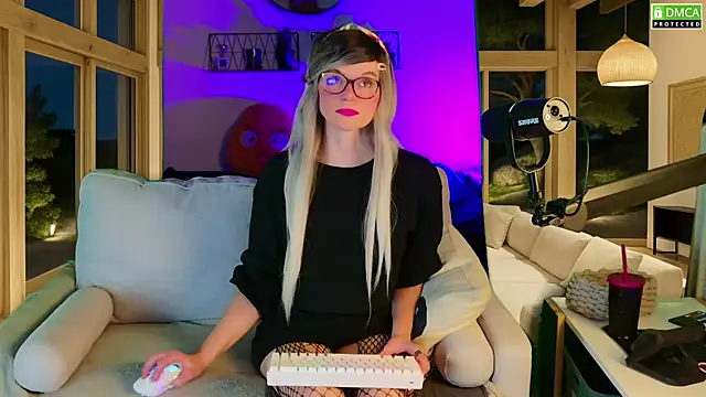 Snapshot of Kittychatte chatting on October 7, 2025, 8:06 pm Kittychatte online show from October 7, 2025, 8:06 pm