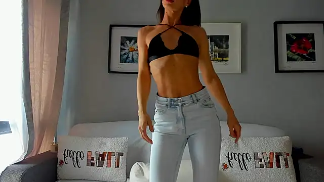 bellahot77 online show from September 18, 2025, 9:00 am