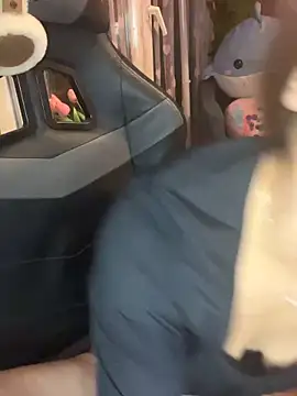 LaPetitechienne1 online show from February 20, 2025, 9:42 pm