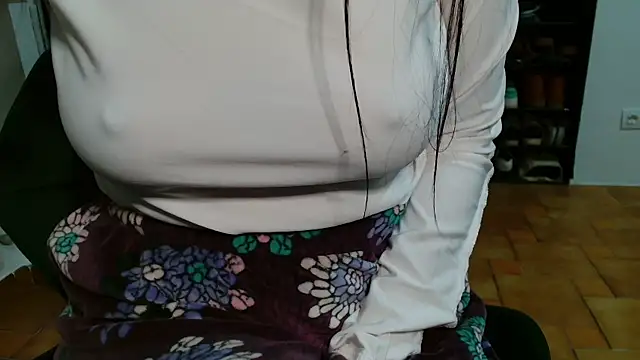 patatinahot87 online show from January 10, 2026, 4:53 pm