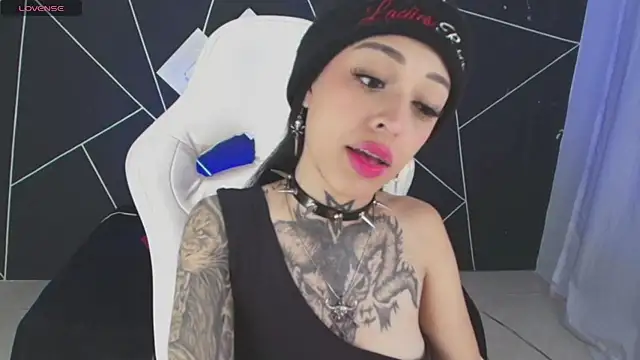 Snapshot of farichell chatting on October 27, 2025, 8:46 pm farichell online show from October 27, 2025, 8:46 pm