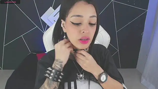 Snapshot of farichell chatting on November 6, 2025, 9:05 pm farichell online show from November 6, 2025, 9:05 pm