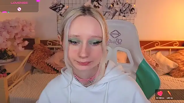 Snapshot of Katia_Kim chatting on February 17, 2026, 6:43 am Katia Kim online show from February 17, 2026, 6:43 am