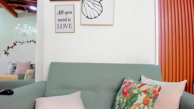 Snapshot of Madiison_Cooper chatting on September 17, 2025, 2:52 pm Madiison Cooper online show from September 17, 2025, 2:52 pm