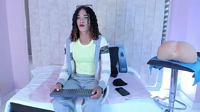 Snapshot of StefanyMiler chatting on September 23, 2025, 7:50 pm StefanyMiler online show from September 23, 2025, 7:50 pm