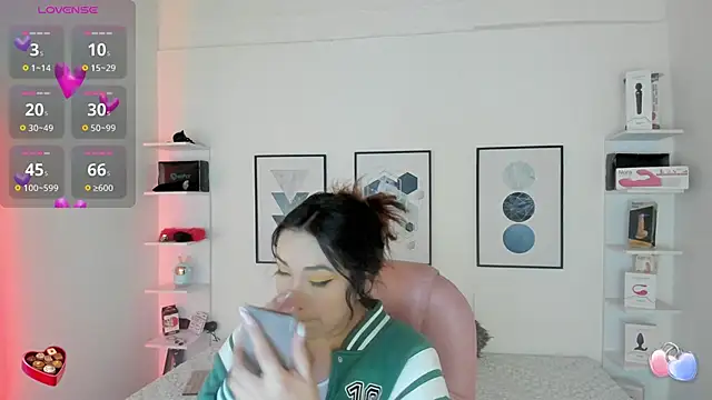 Snapshot of cristal__hot_1 chatting on February 2, 2025, 4:05 am cristal hot 1 online show from February 2, 2025, 4:05 am