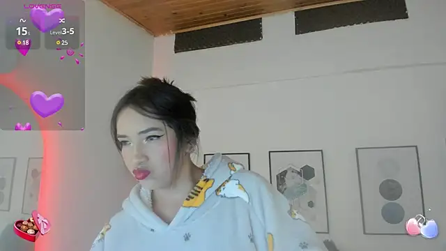 Snapshot of cristal__hot_1 chatting on February 2, 2025, 10:13 am cristal hot 1 online show from February 2, 2025, 10:13 am