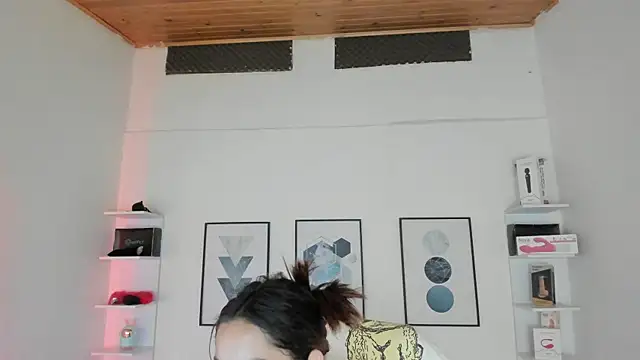 Snapshot of cristal__hot_1 chatting on February 3, 2025, 4:04 am cristal hot 1 online show from February 3, 2025, 4:04 am