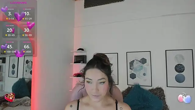 Snapshot of cristal__hot_1 chatting on February 10, 2025, 4:08 am cristal hot 1 online show from February 10, 2025, 4:08 am