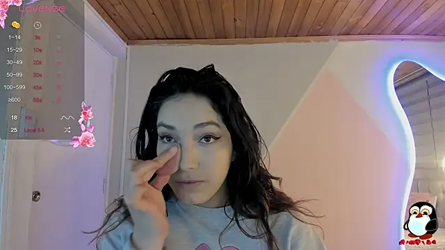 Snapshot of cristal__hot_1 chatting on October 12, 2025, 5:39 am cristal hot 1 online show from October 12, 2025, 5:39 am