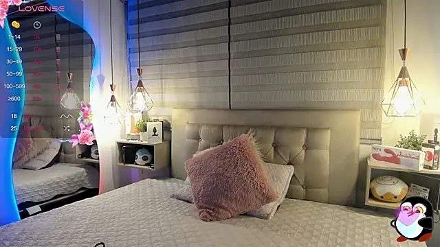 Snapshot of cristal__hot_1 chatting on October 25, 2025, 5:15 am cristal hot 1 online show from October 25, 2025, 5:15 am