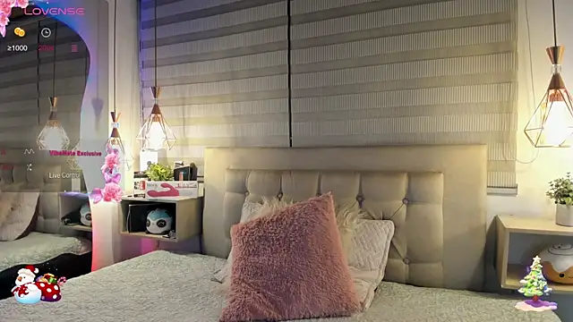 Snapshot of cristal__hot_1 chatting on December 16, 2025, 5:01 am cristal hot 1 online show from December 16, 2025, 5:01 am