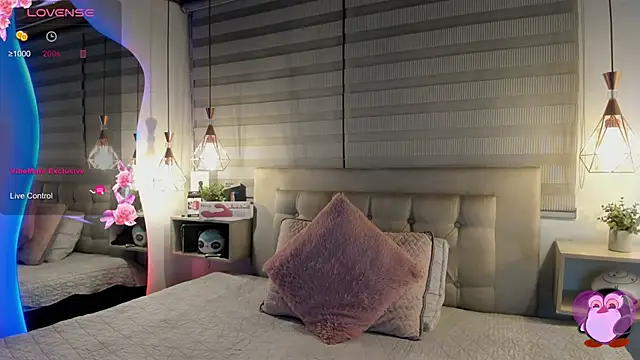 Snapshot of cristal__hot_1 chatting on February 7, 2026, 5:00 am cristal hot 1 online show from February 7, 2026, 5:00 am